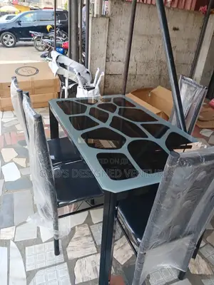 A Good Looking 4 Seater Dining Sets