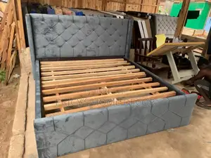 Elegante Queen Size Bedframe Bedframe Available Now
