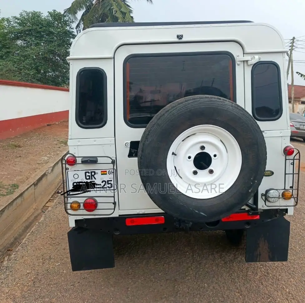 Land Rover Defender 1990 White in Madina - Cars, Annor Samuel Asare ...