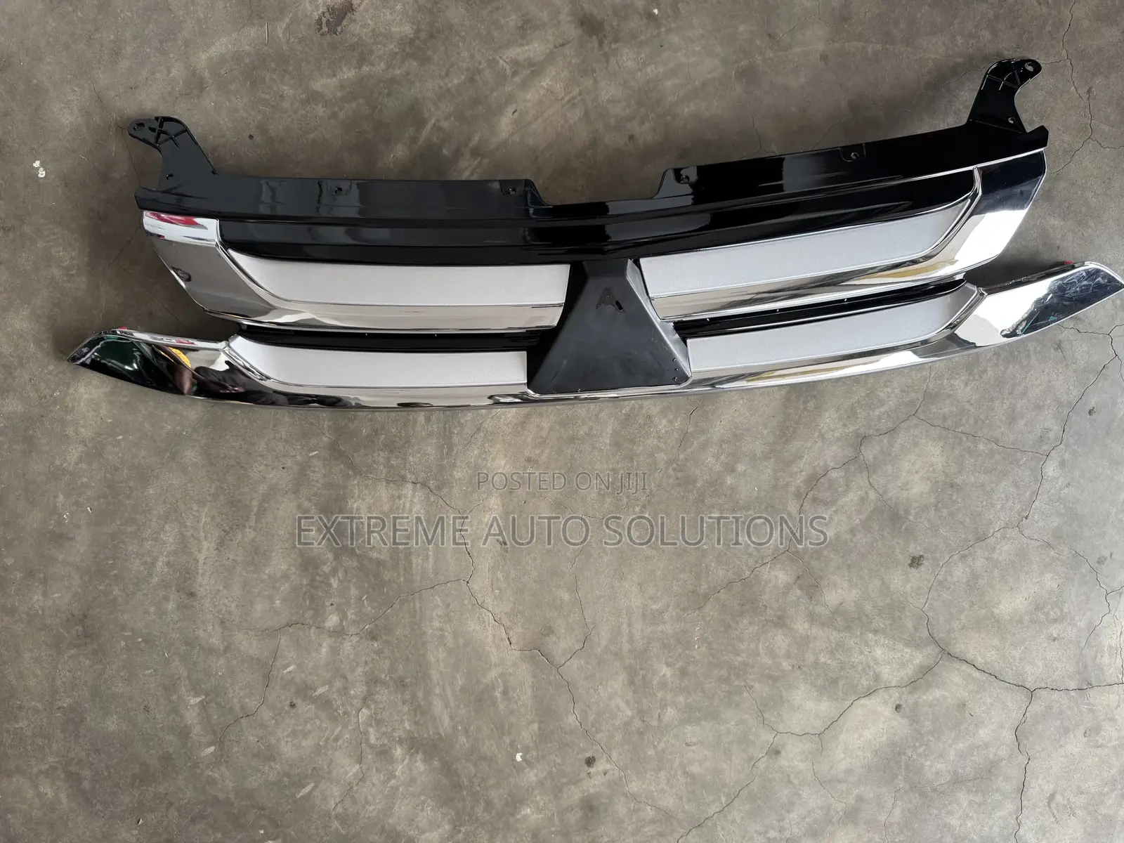 Mitsubishi Outlander Front Bumper Grill 2017