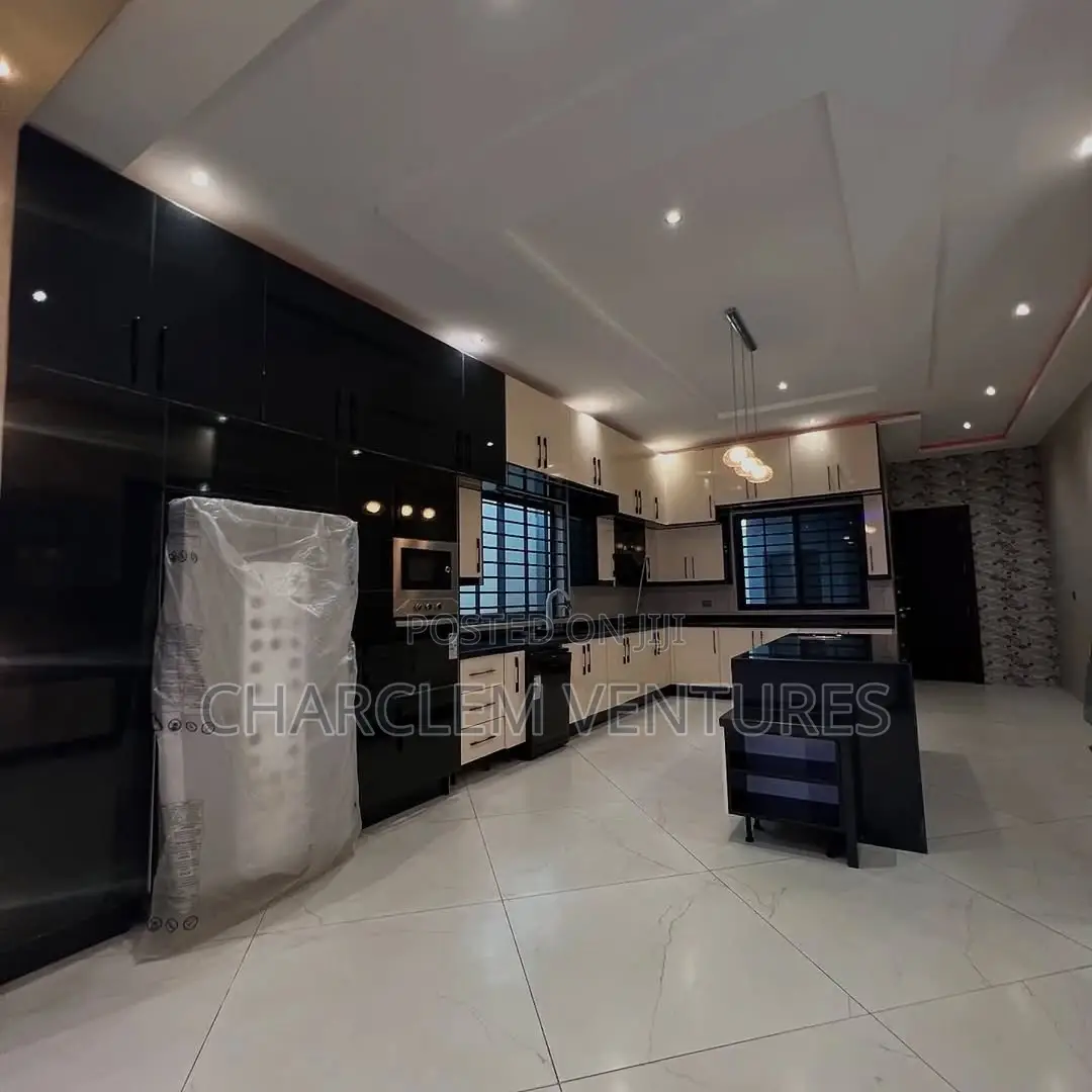 5bdrm House in Charclem Ventures, Accra Metropolitan for sale