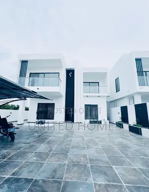 6bdrm House in Achimota for sale