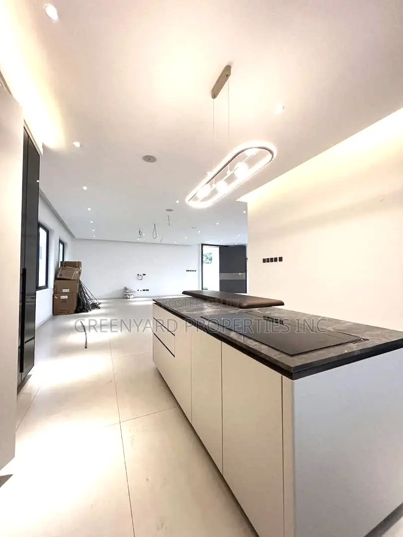 5bdrm Mansion in Cantonments for sale