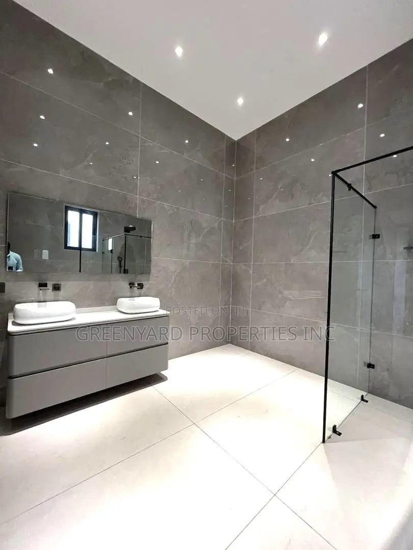 5bdrm Mansion in Cantonments for sale