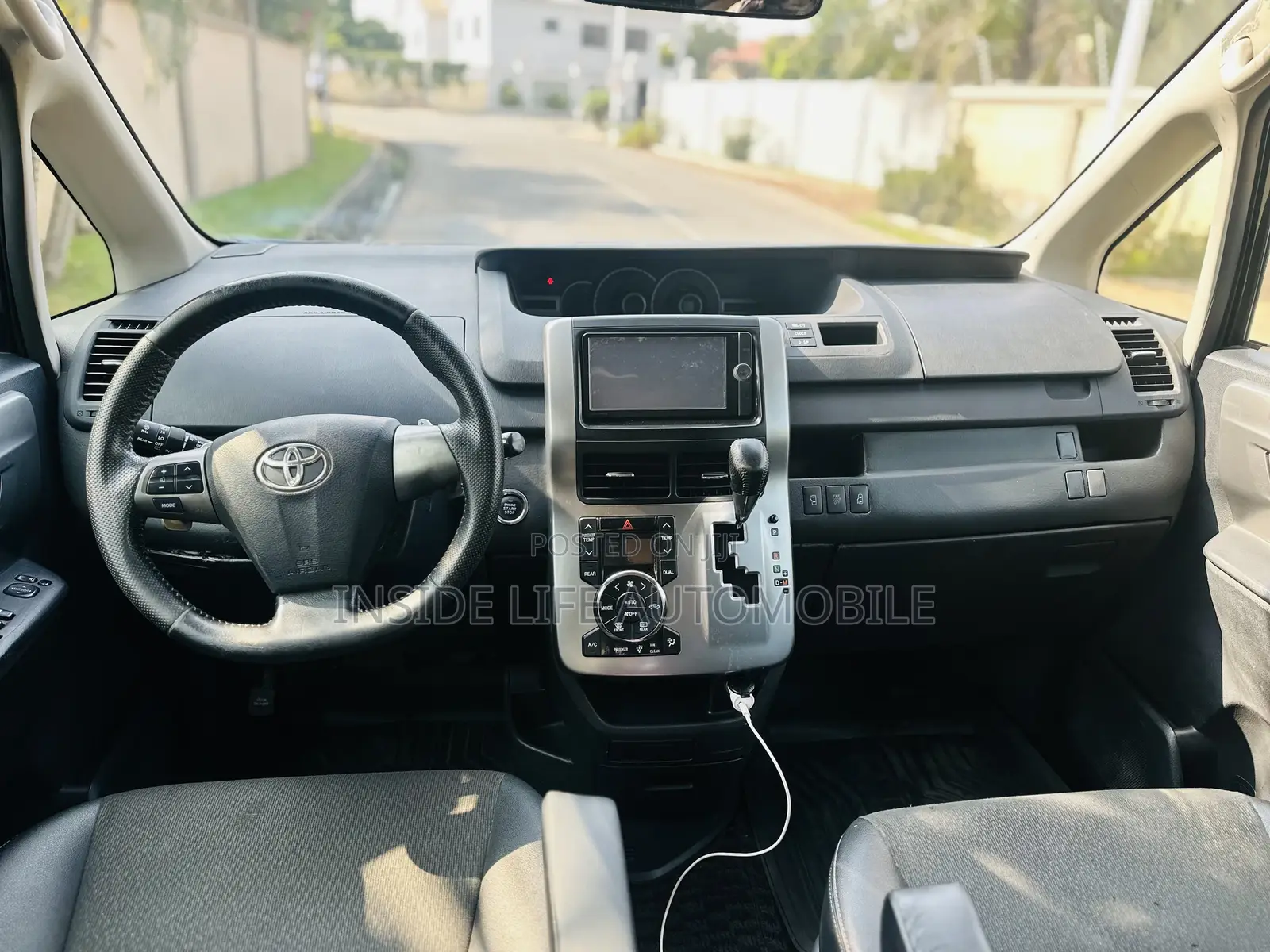 Toyota Voxy 2013 Black