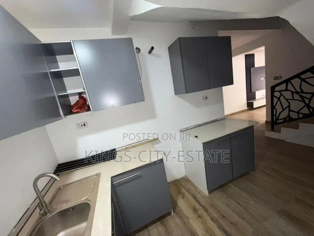 3bdrm House in Ashongman Estate for sale