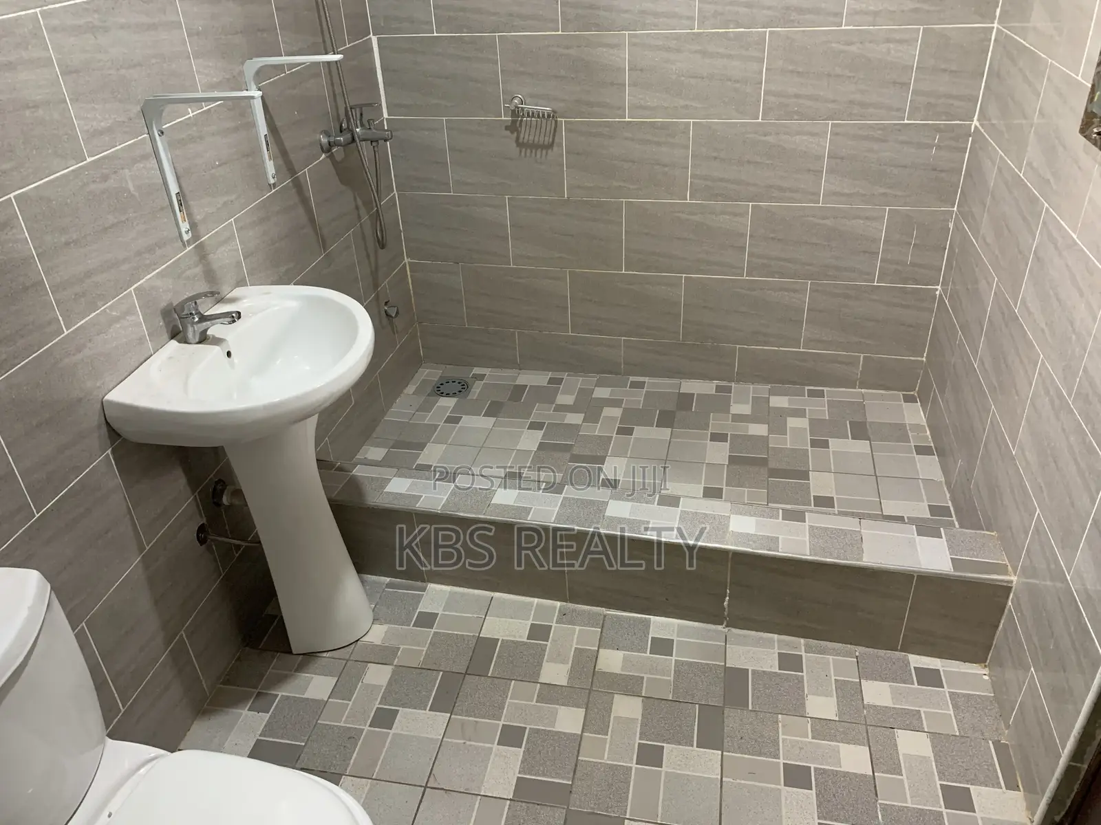 2bdrm Apartment in Ahodwo-Daban, Kumasi Metropolitan for rent