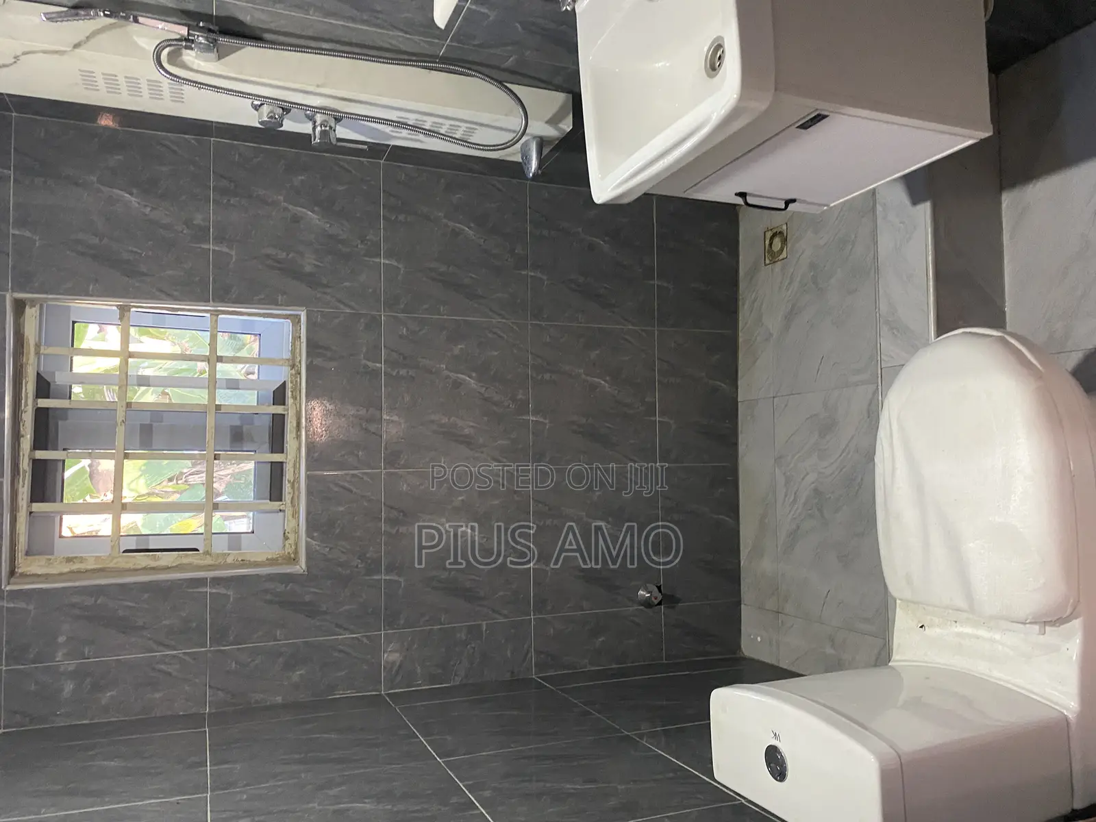 Executive One Bedroom Self Contained With Installed Ac