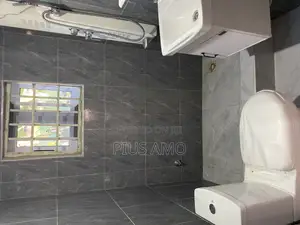 Executive One Bedroom Self Contained With Installed Ac