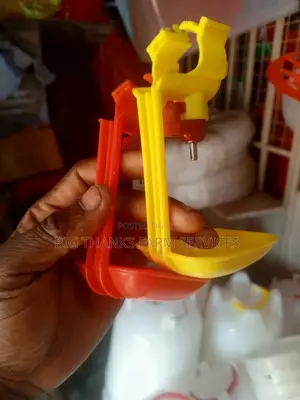 Poultry Nipples Drinkers,Red& Yellow
