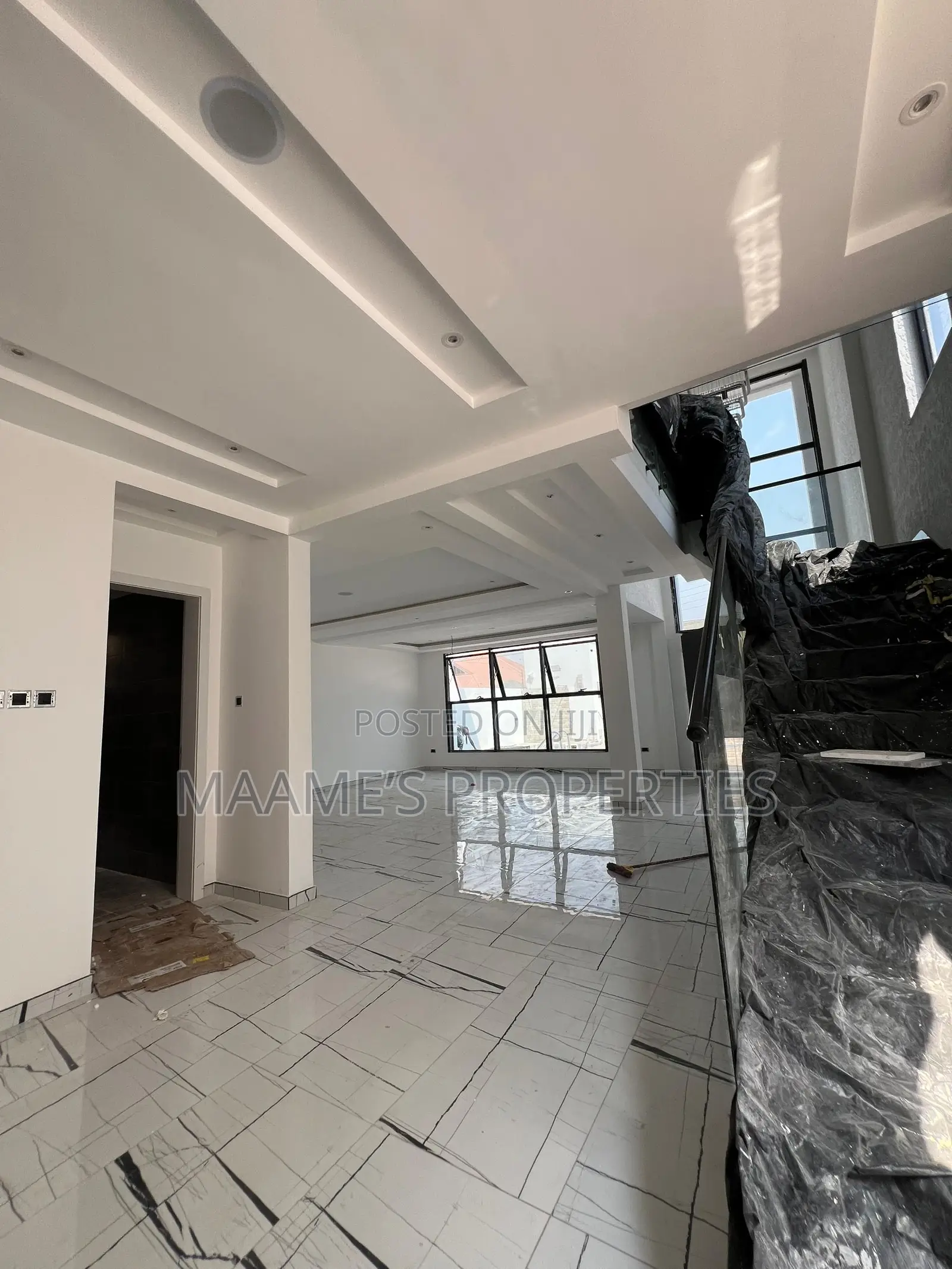 4bdrm Duplex in East Legon for sale