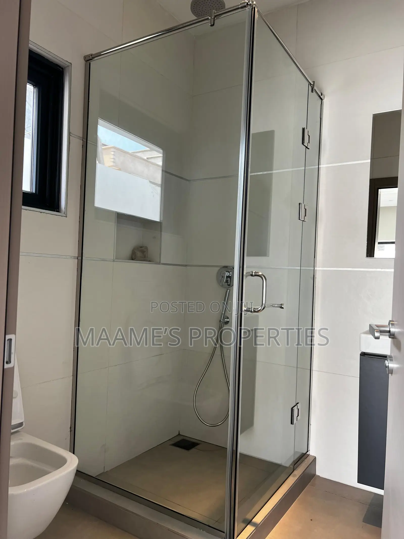 4bdrm Duplex in East Legon for sale