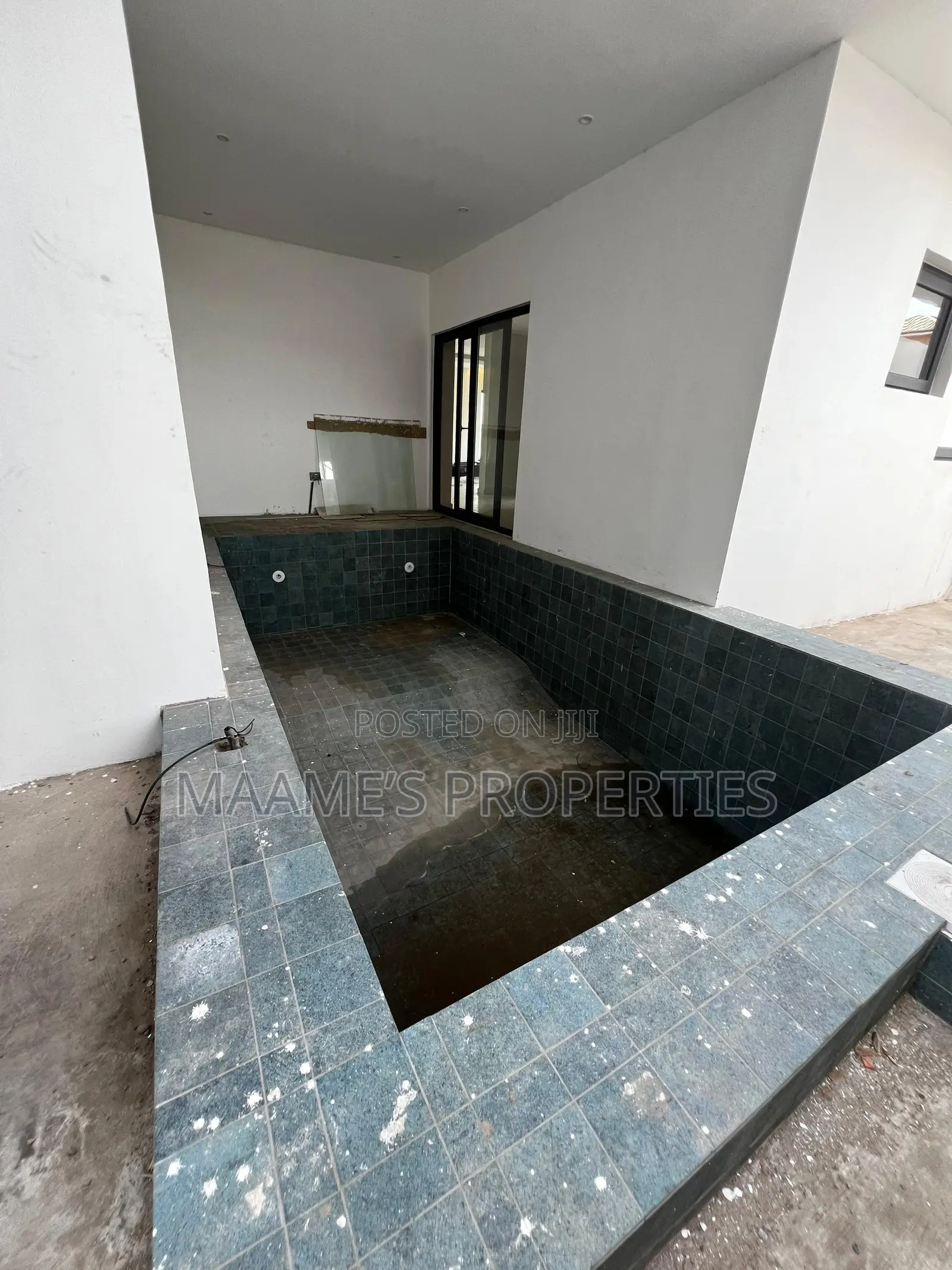 4bdrm Duplex in East Legon for sale