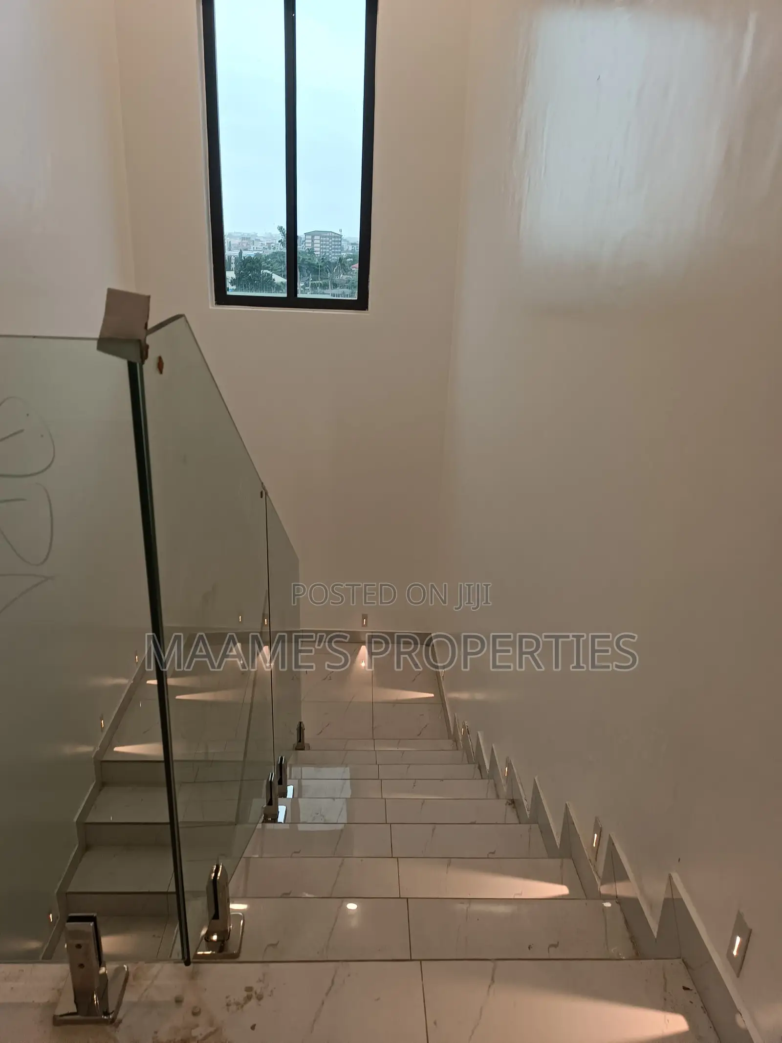 5bdrm Duplex in Dzorwulu for sale