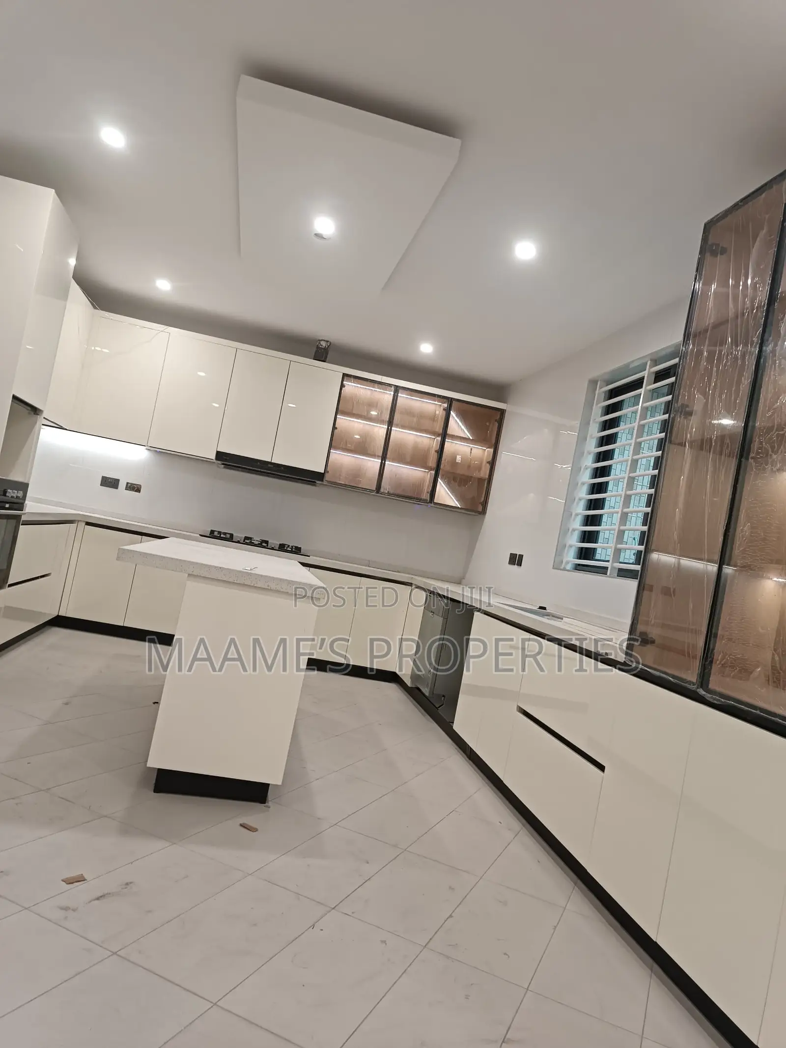 5bdrm Duplex in Dzorwulu for sale