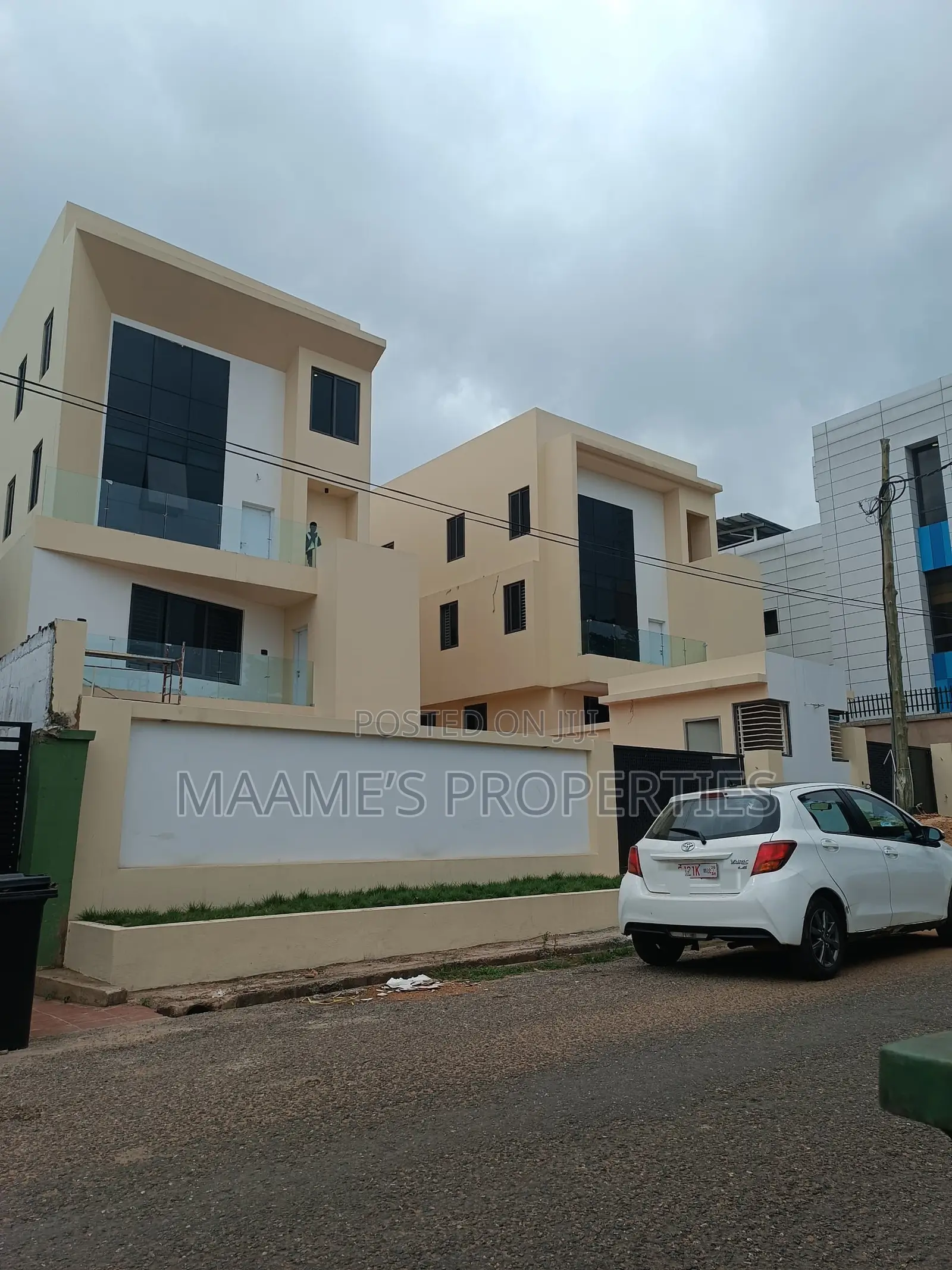 5bdrm Duplex in Dzorwulu for sale