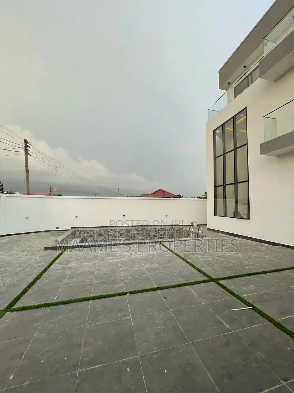 4bdrm Duplex in Ashaley Botwe for sale