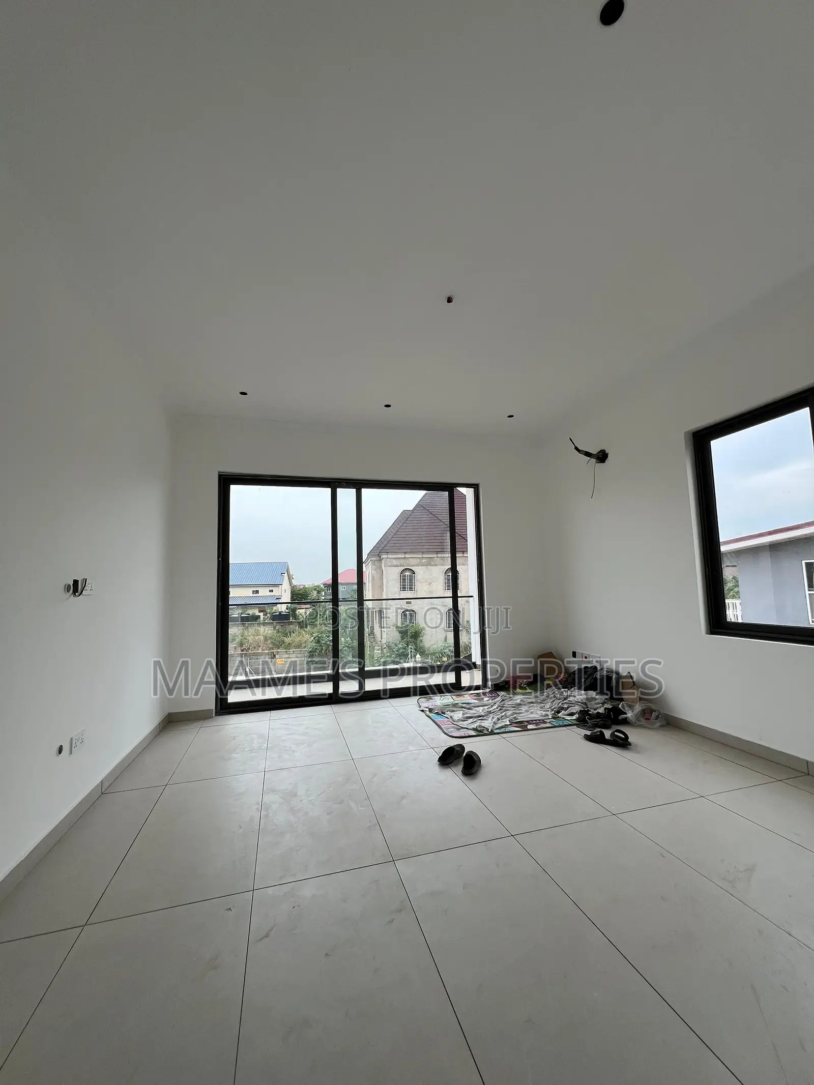 4bdrm Duplex in East Legon for sale