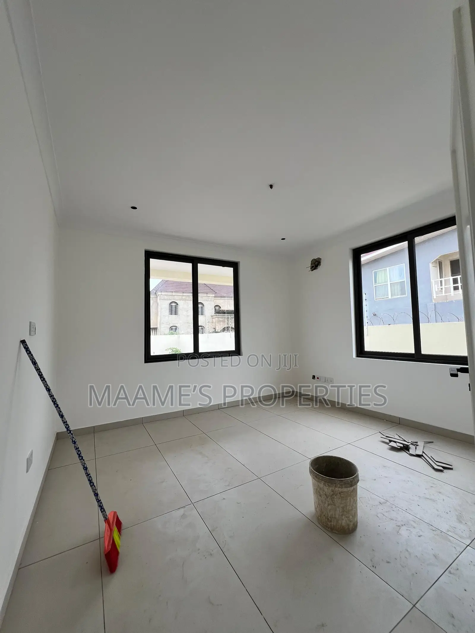 4bdrm Duplex in East Legon for sale