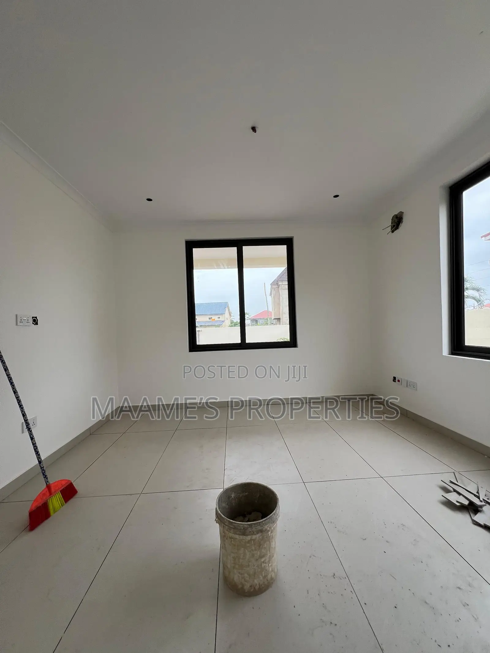 4bdrm Duplex in East Legon for sale