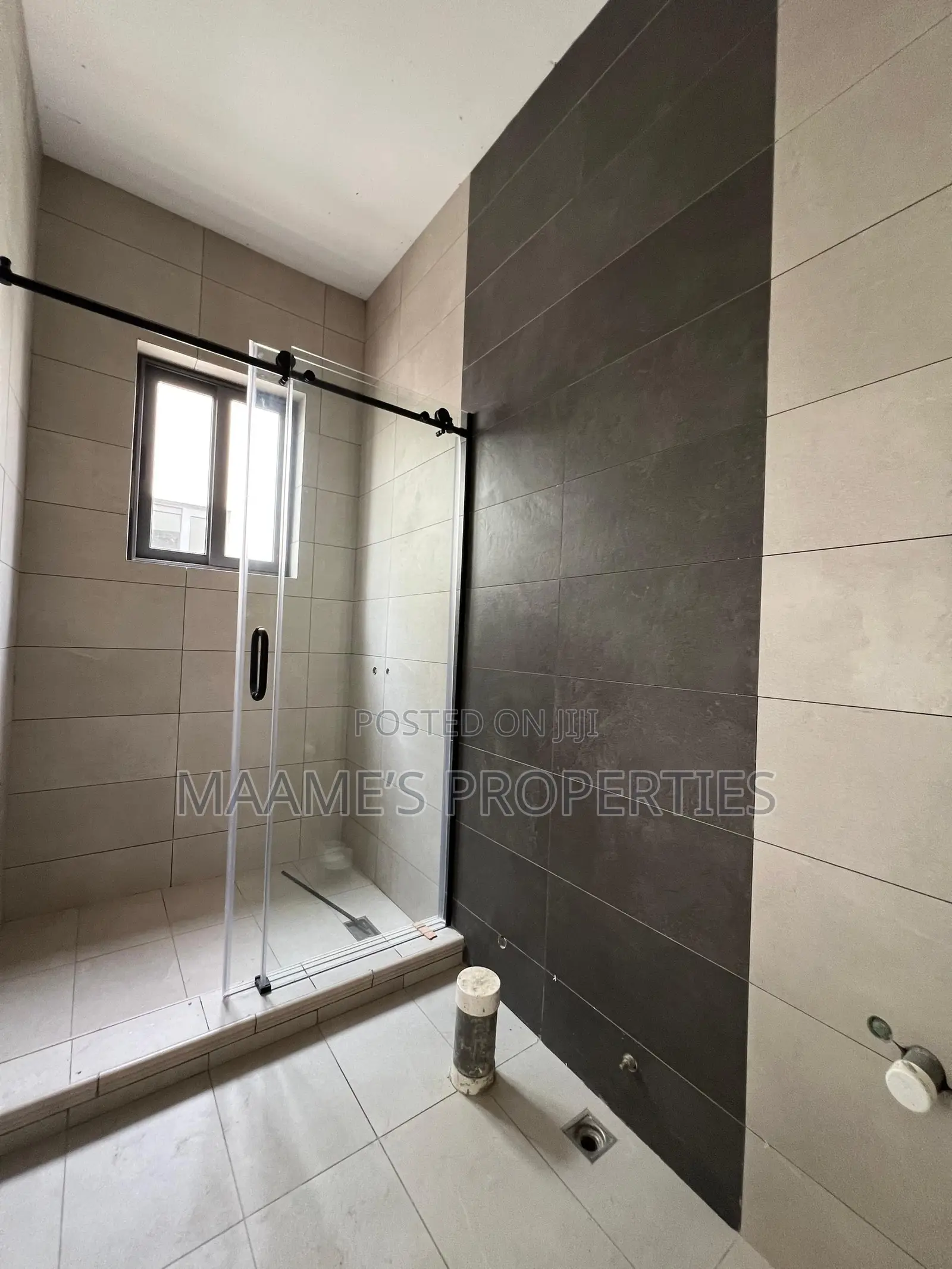 4bdrm Duplex in East Legon for sale