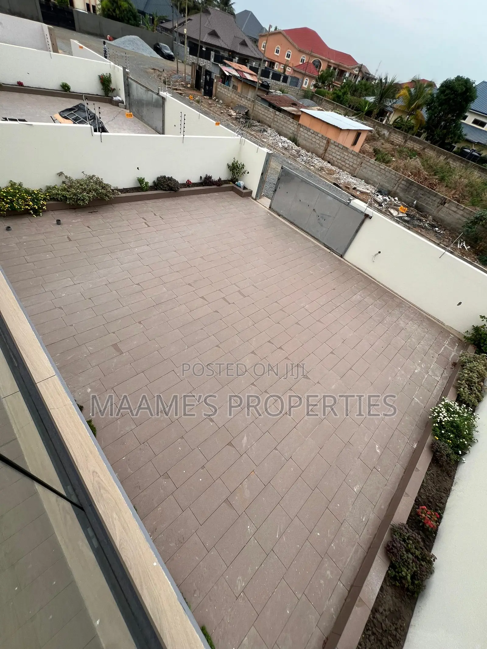 4bdrm Duplex in East Legon for sale