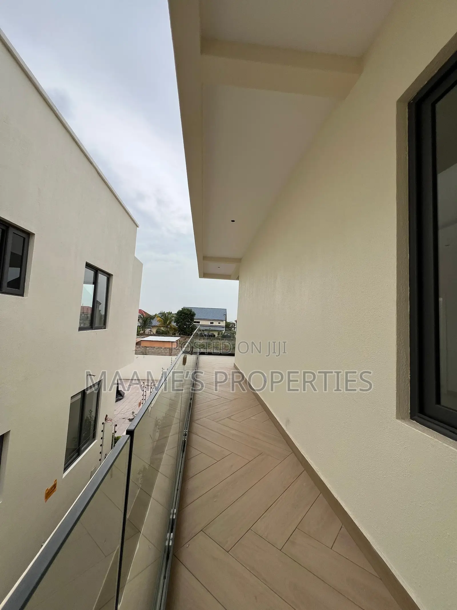 4bdrm Duplex in East Legon for sale
