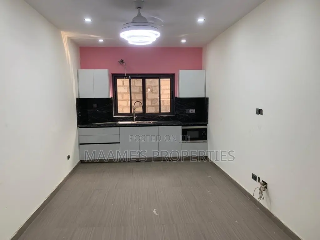 5bdrm Duplex in East Legon for sale