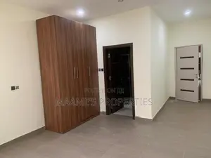 5bdrm Duplex in East Legon for sale