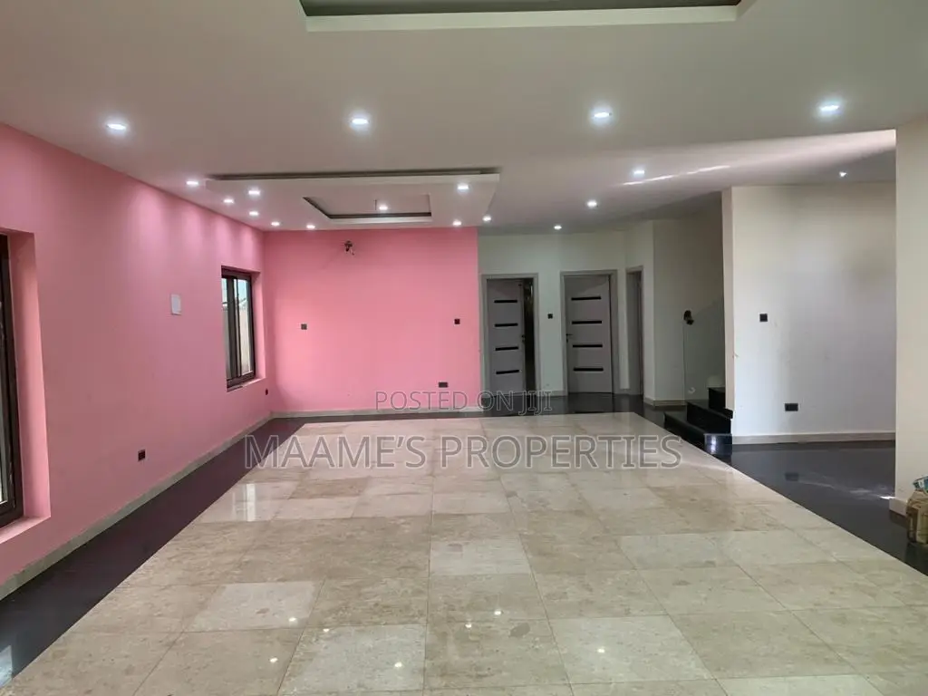 5bdrm Duplex in East Legon for sale