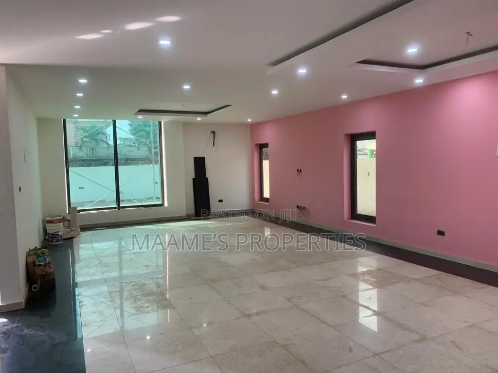 5bdrm Duplex in East Legon for sale