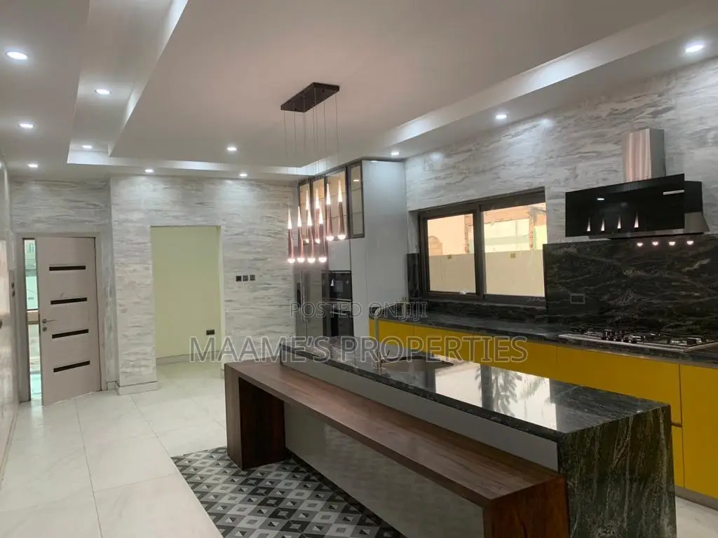 5bdrm Duplex in East Legon for sale