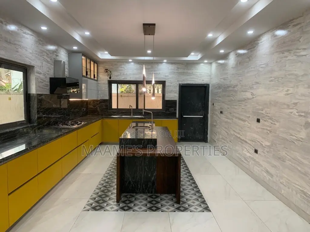 5bdrm Duplex in East Legon for sale