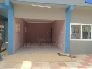 16bdrm Townhouse/Terrace in Adentan, Frafraha for sale