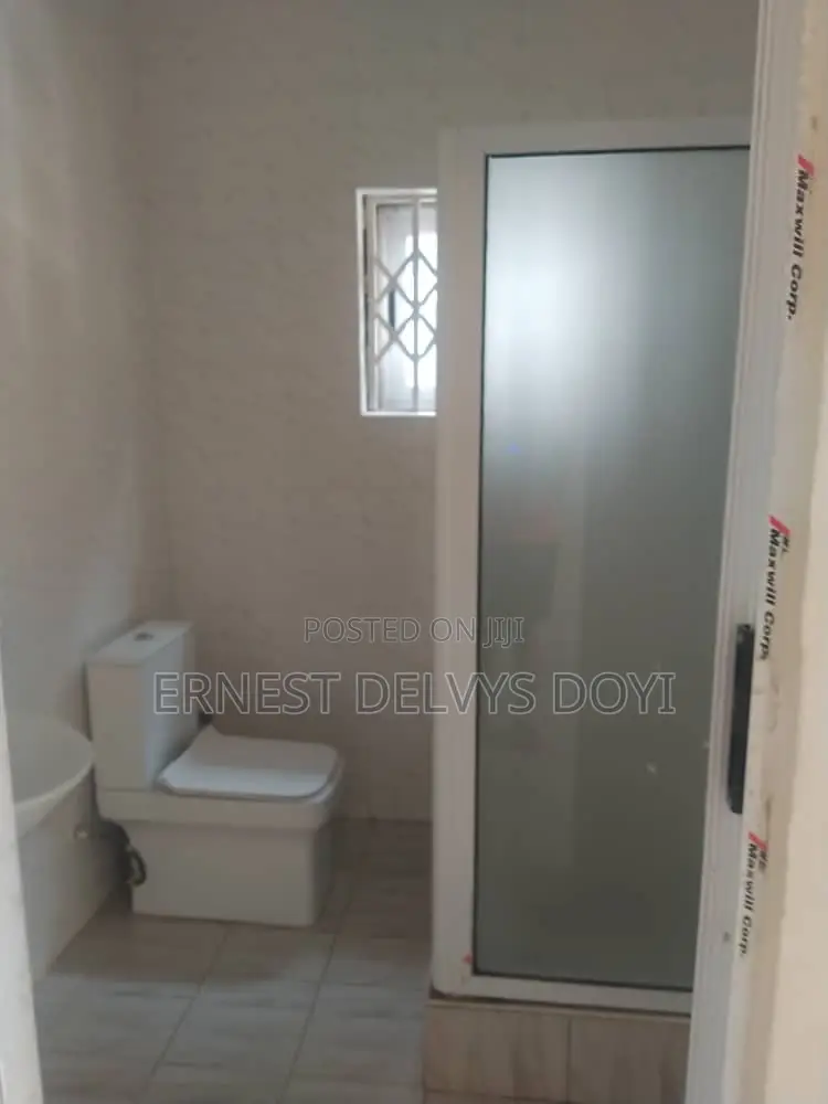 16bdrm Townhouse/Terrace in Adentan, Frafraha for sale