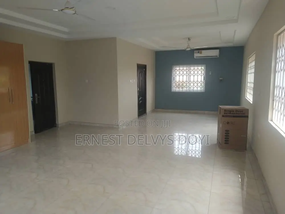16bdrm Townhouse/Terrace in Adentan, Frafraha for sale