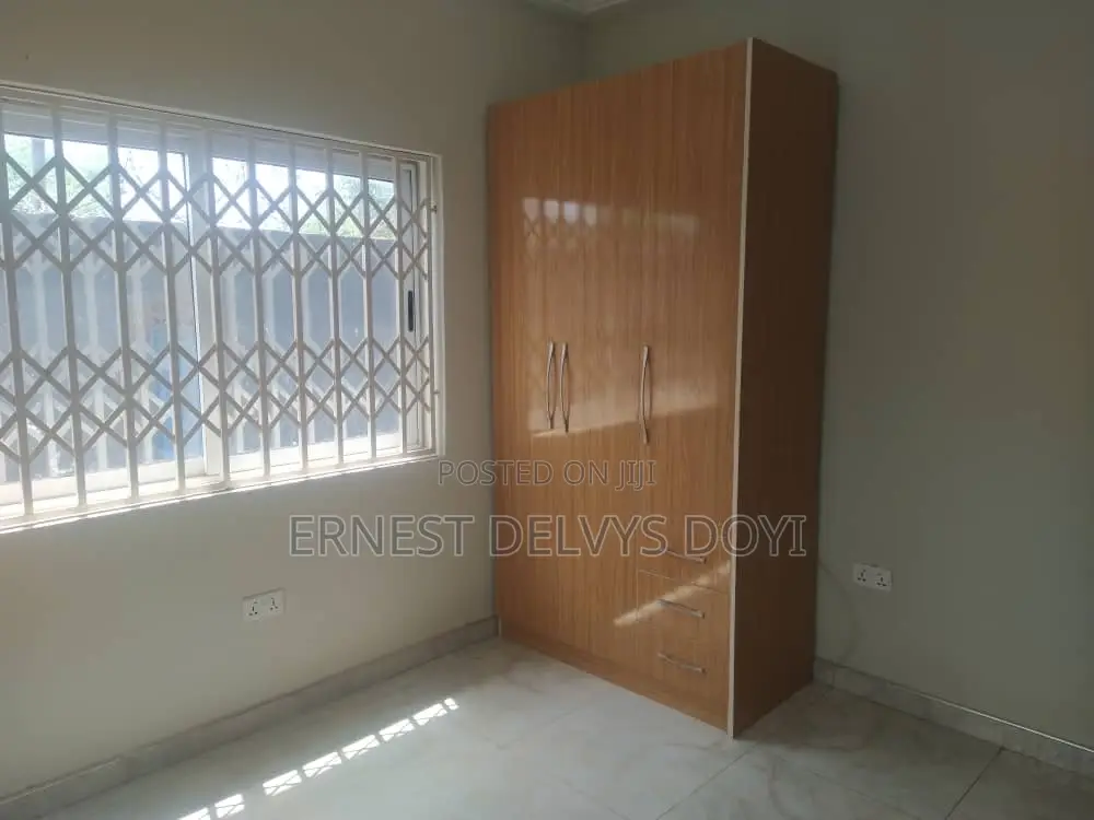 16bdrm Townhouse/Terrace in Adentan, Frafraha for sale