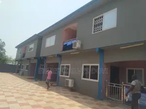 16bdrm Townhouse/Terrace in Adentan, Frafraha for sale