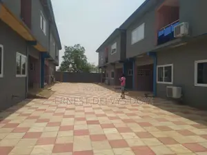 16bdrm Townhouse/Terrace in Adentan, Frafraha for sale
