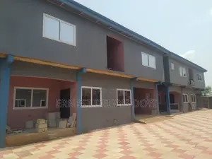 16bdrm Townhouse/Terrace in Adentan, Frafraha for sale