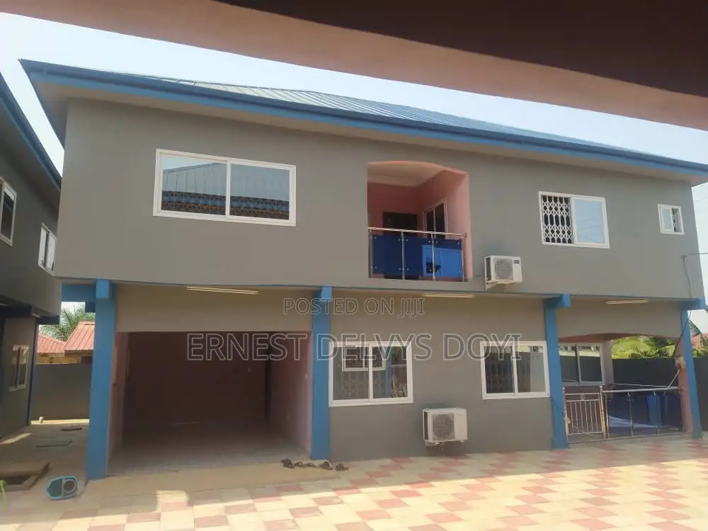 16bdrm Townhouse/Terrace in Adentan, Frafraha for sale