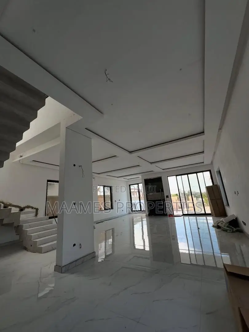 4bdrm Duplex in East Legon for sale