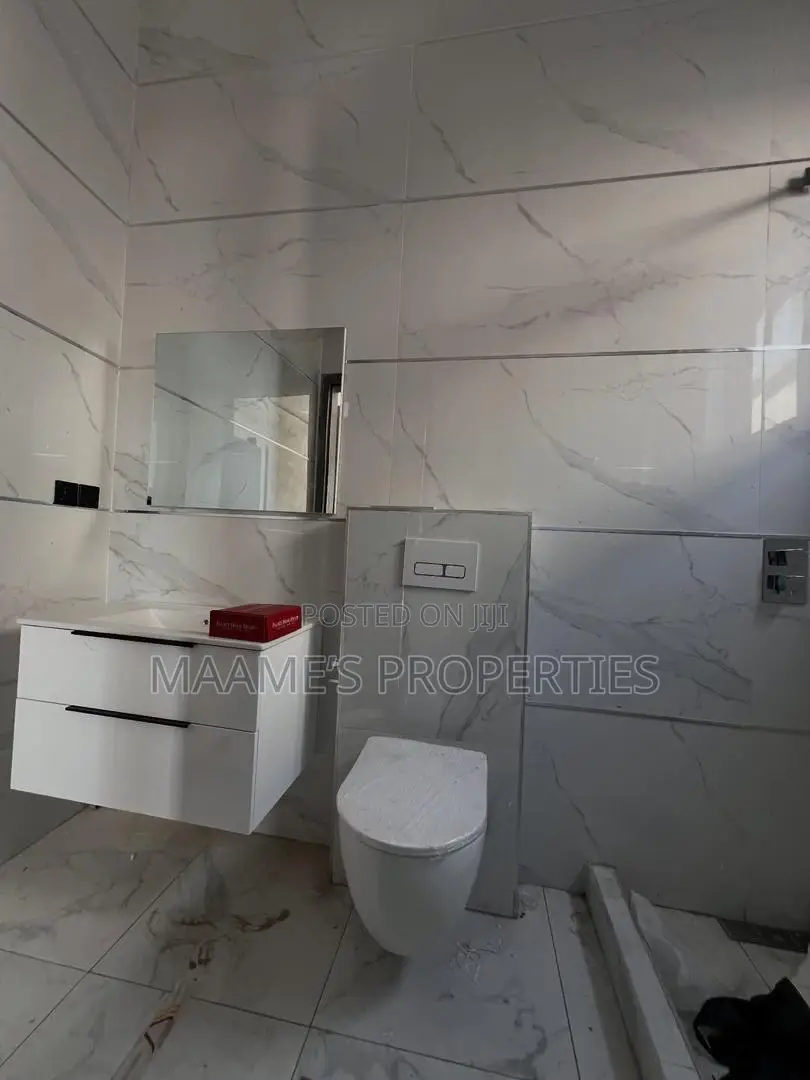 4bdrm Duplex in East Legon for sale