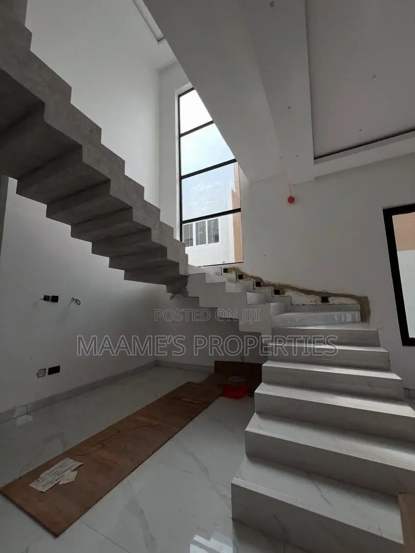4bdrm Duplex in East Legon for sale