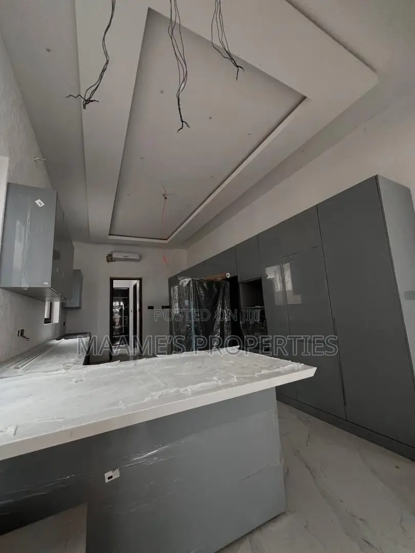 4bdrm Duplex in East Legon for sale