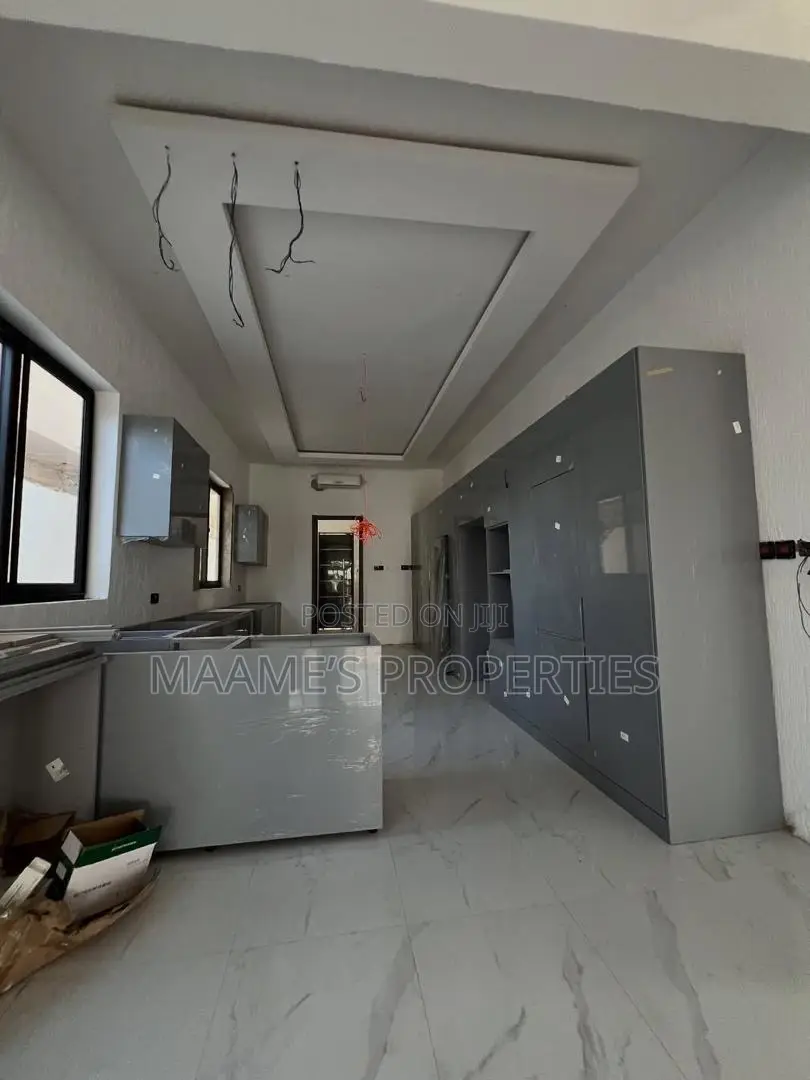 4bdrm Duplex in East Legon for sale