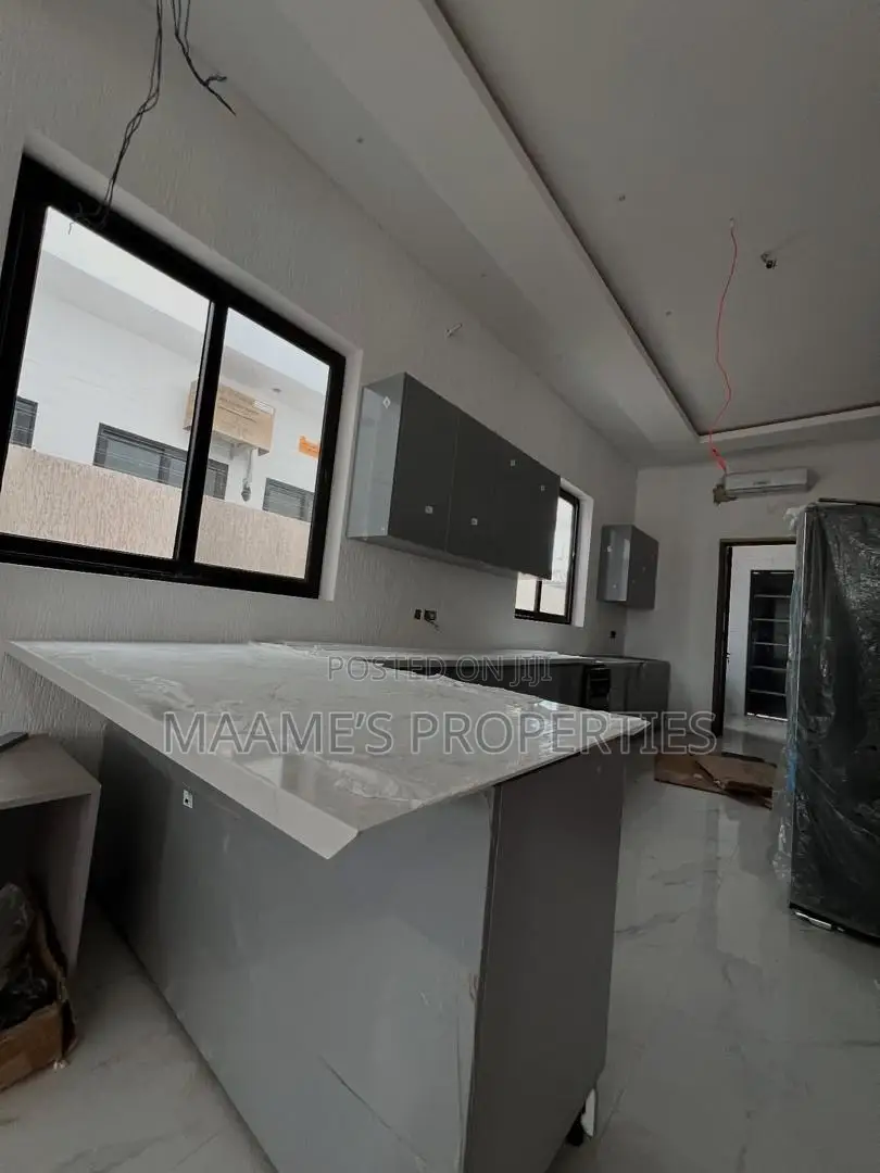 4bdrm Duplex in East Legon for sale