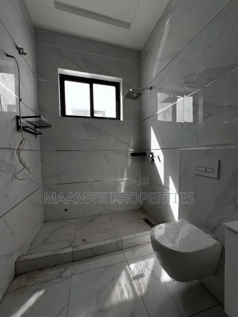 4bdrm Duplex in East Legon for sale