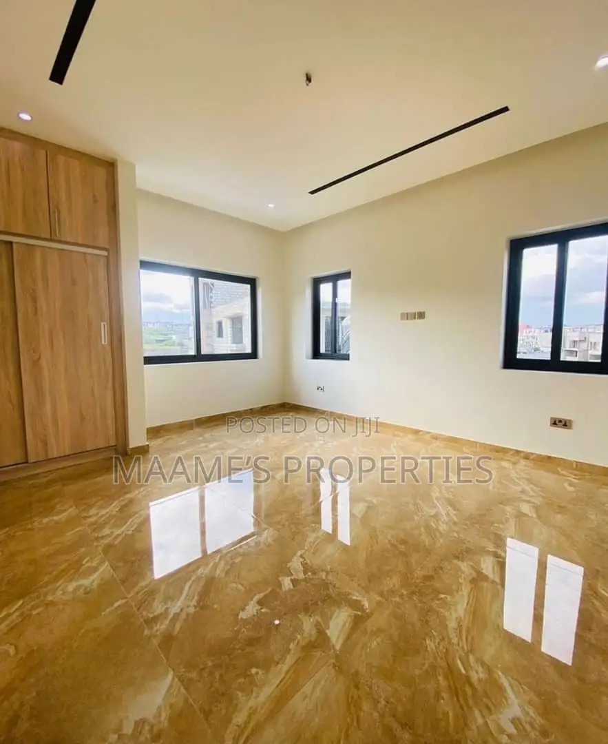 4bdrm Duplex in Tseaddo for sale