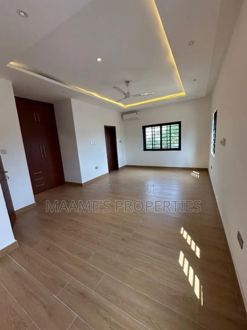 5bdrm Duplex in North Legon for sale